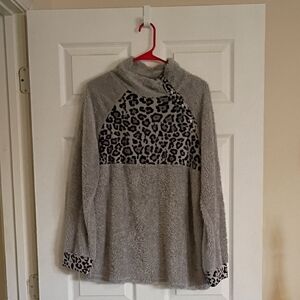 Cozy Women's Gray Leopard-Accent Plush Sweater